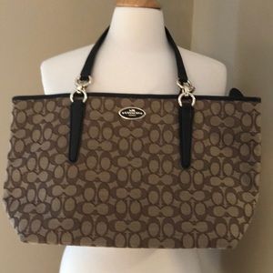 Coach shoulder tote brown